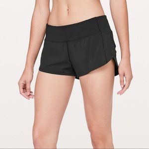 Lulu Lemon Speed Up 2.5 in Shorts Size 4 Black